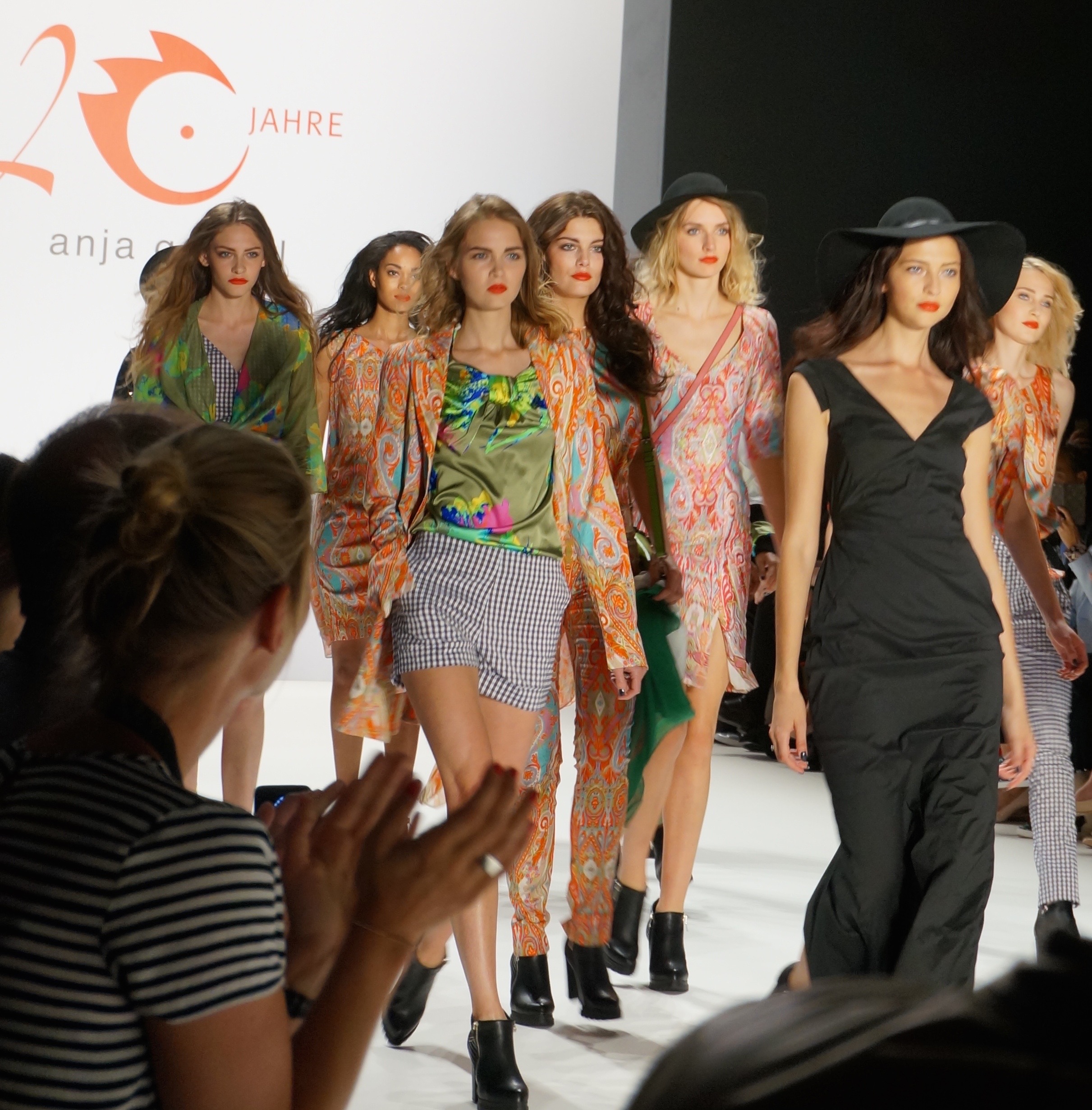 Jetzt wird´s bunt – Anja Gockel bei der Fashion Week